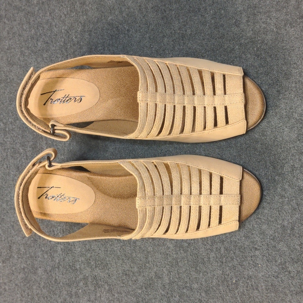 Trotters Minnie Slingback Sandal, Women's Size 8 M, Nude NWT